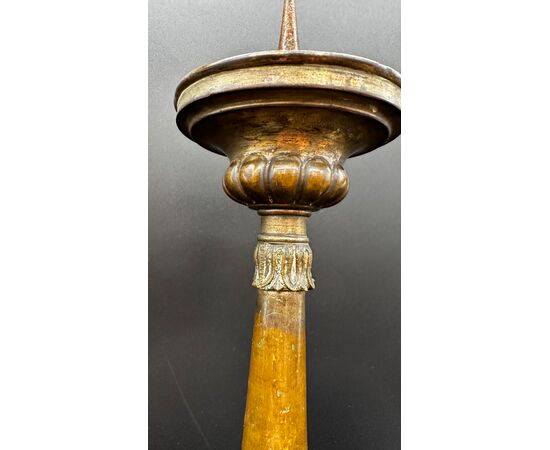 Set of 4 candlesticks, Chiseled brass candle holders – Neoclassical.