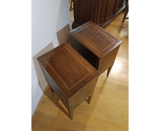 PAIR OF NEOCLASSICAL STYLE NIGHTSTANDS, FIRST HALF OF THE 19TH CENTURY