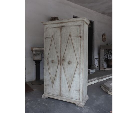 Lacquered cabinet-wardrobe, Tuscany, 18th century
