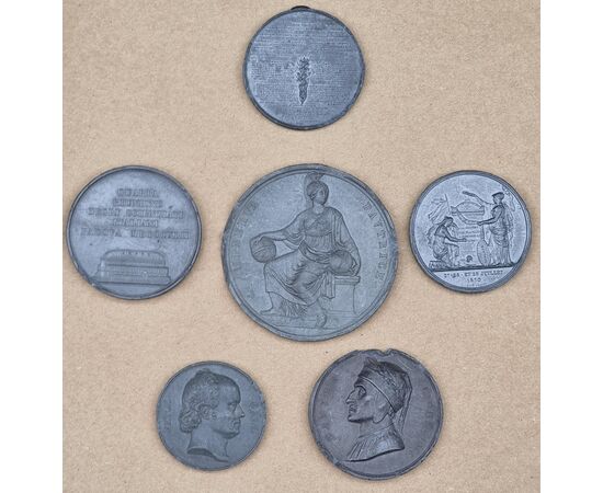 Nucleo di sei medaglie commemorative in pasta vulcanica o materiale simile, XIX secolo