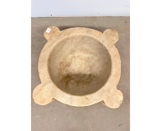 Antique large pharmacy mortar, Carrara marble with coat of arms of the Order of Malta, 17th century, 20x39cm