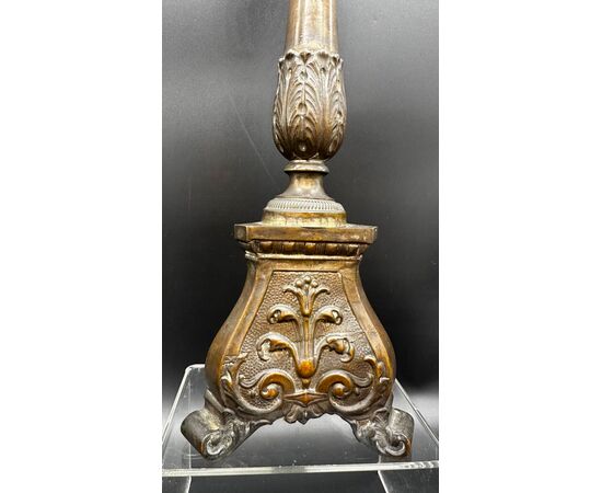 Set of 4 candlesticks, Chiseled brass candle holders – Neoclassical.