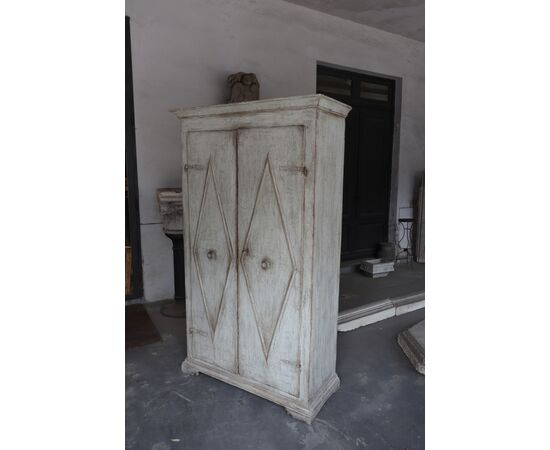 Lacquered cabinet-wardrobe, Tuscany, 18th century