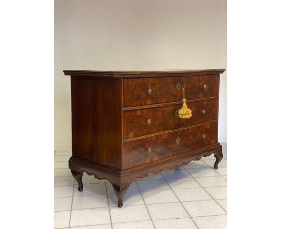 Louis XV chest of drawers. Emilia Modena 18th century