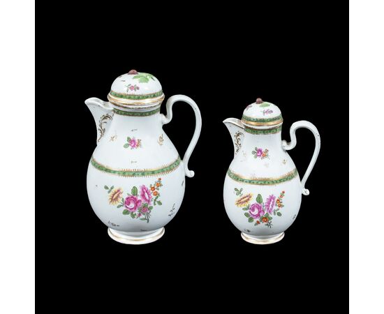 Pair of porcelain coffee pots. Vienna, early 19th century.