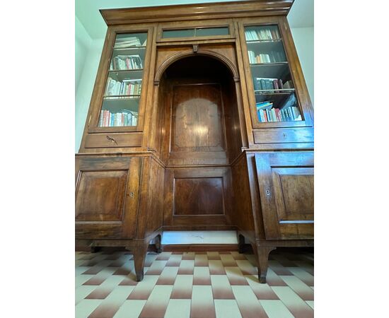 Libreria “a ponte” in noce massiccio – Veneto, primi decenni del XIX secolo