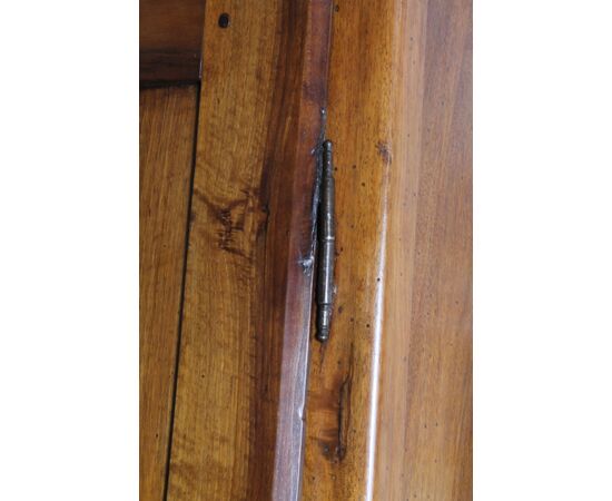 Antique walnut cabinet from the late 18th century. Restored. Simple and clean lines, two doors with hanging rod, lower drawer. Single non-removable body, truncated pyramidal legs with rounded upper frame. Simple and clean line.