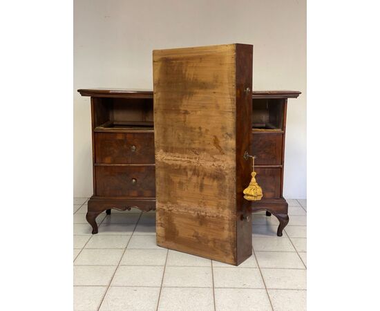 Louis XV chest of drawers. Emilia Modena 18th century
