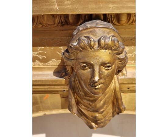 Large gilded decorative frieze in pastiglia, Northern Italian area, Empire period (first quarter of the 19th century).