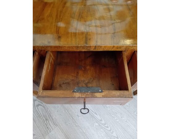Table/Desk