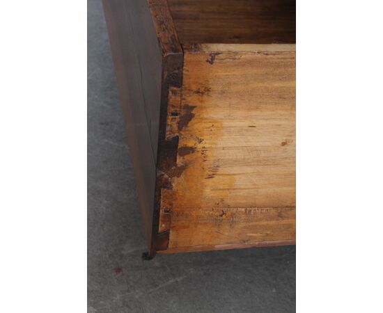Antique walnut cabinet from the late 18th century. Restored. Simple and clean lines, two doors with hanging rod, lower drawer. Single non-removable body, truncated pyramidal legs with rounded upper frame. Simple and clean line.