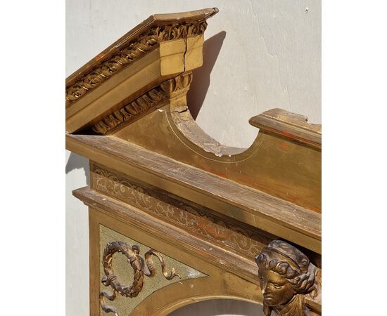 Large gilded decorative frieze in pastiglia, Northern Italian area, Empire period (first quarter of the 19th century).