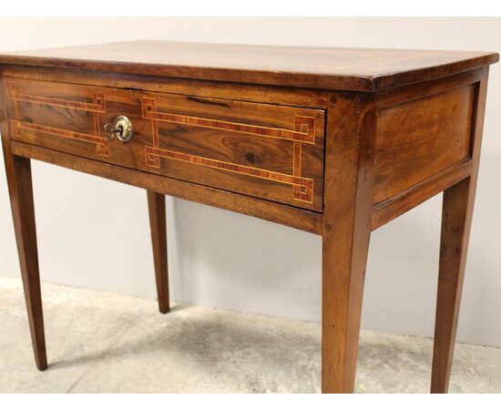 Antico scrittoio tavolino console Luigi XVI in noce intarsiato - Italia epoca '700