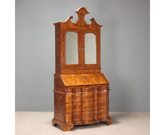 Emilian Walnut and Burl Walnut Trumeau, 18th Century