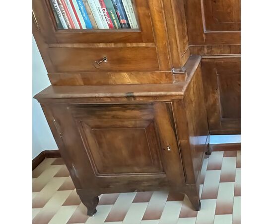 Libreria “a ponte” in noce massiccio – Veneto, primi decenni del XIX secolo