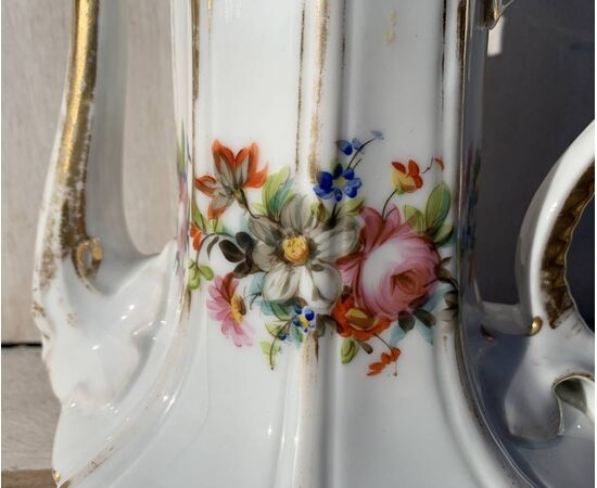 Polychrome porcelain coffee pot. Italy, early 20th century.