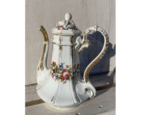 Polychrome porcelain coffee pot. Italy, early 20th century.