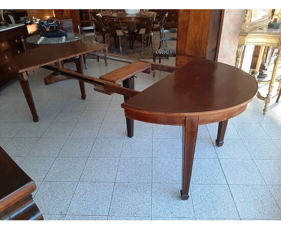 Extendable oval table H 77 L 130 W 115