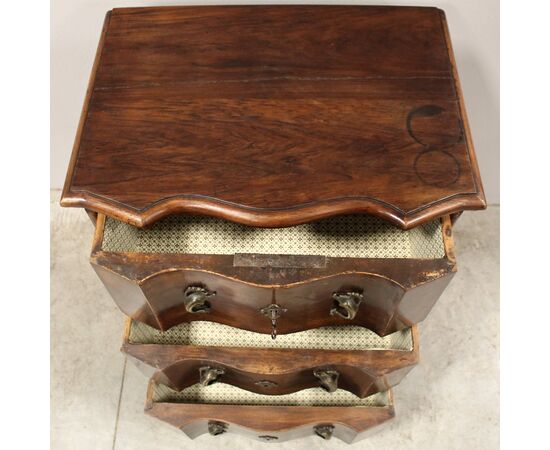 Antique Louis XV walnut chest of drawers - Italy, 18th century