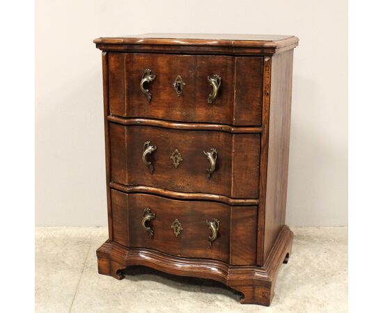 Antique Louis XV walnut chest of drawers - Italy, 18th century