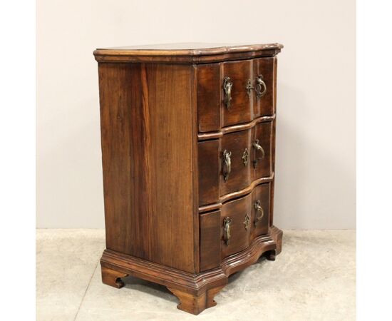 Antique Louis XV walnut chest of drawers - Italy, 18th century