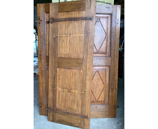 PTS896 - No. 4 poplar and oak doors, 18th century, measuring cm W 75 x H 200