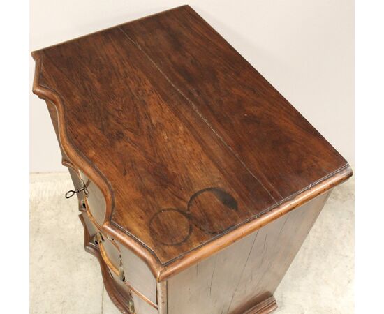 Antique Louis XV walnut chest of drawers - Italy, 18th century