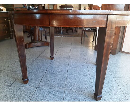 Extendable oval table H 77 L 130 W 115
