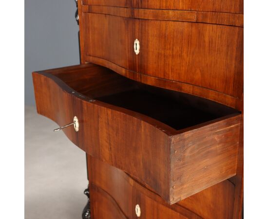 Luigi Filippo weekly dresser veneered in walnut, Kingdom of the Two Sicilies, third quarter of the 19th century.