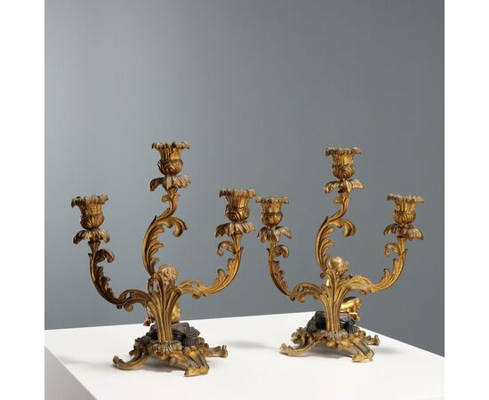 Coppia di Candelabri in Bronzo Dorato a Tre Fiamme Francia Fine XIX Secolo