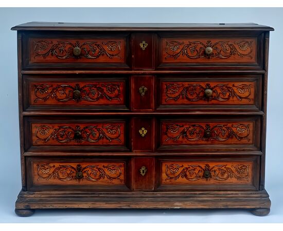 Walnut drop-front chest of drawers, Veneto, second half of the 17th century