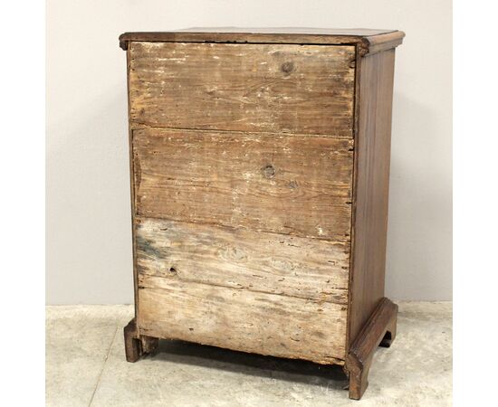 Antique Louis XV walnut chest of drawers - Italy, 18th century