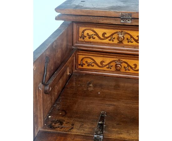 Walnut drop-front chest of drawers, Veneto, second half of the 17th century