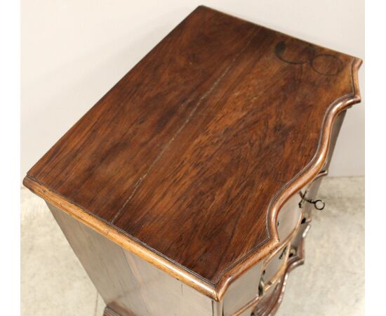 Antique Louis XV walnut chest of drawers - Italy, 18th century