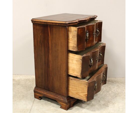 Antique Louis XV walnut chest of drawers - Italy, 18th century