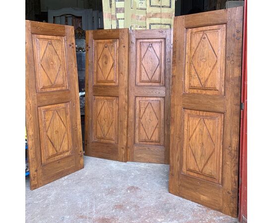 PTS896 - No. 4 poplar and oak doors, 18th century, measuring cm W 75 x H 200