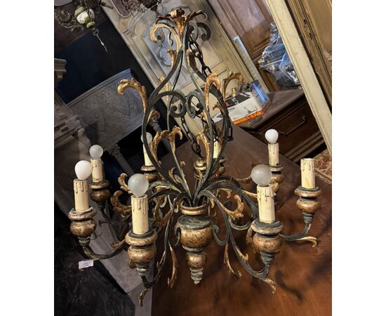 LAMP251 - Lampadario in ferro battuto, epoca '8/'900, misura diametro cm 80 x H 85