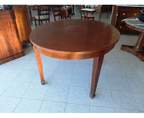 Extendable oval table H 77 L 130 W 115