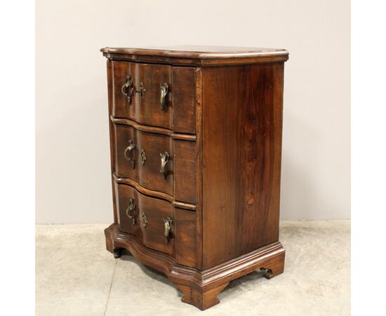 Antique Louis XV walnut chest of drawers - Italy, 18th century