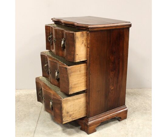 Antique Louis XV walnut chest of drawers - Italy, 18th century