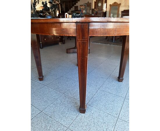Extendable oval table H 77 L 130 W 115
