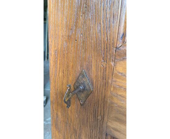 PTS896 - No. 4 poplar and oak doors, 18th century, measuring cm W 75 x H 200