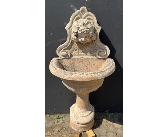 DARS687 - Cement wall fountain, 20th century, dimensions cm L 63 x D 40 x H 125