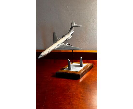 Modello d'aereo vintage in metallo su base in legno Anni '50 - '60