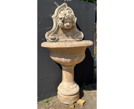 DARS687 - Cement wall fountain, 20th century, dimensions cm L 63 x D 40 x H 125