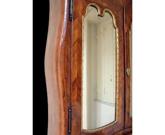 Eighteenth-century Turin writing cabinet in violet wood.