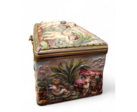 Large Capodimonte porcelain box