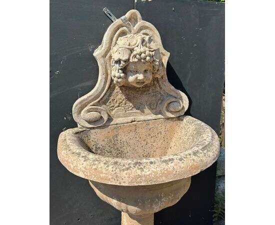 DARS687 - Cement wall fountain, 20th century, dimensions cm L 63 x D 40 x H 125