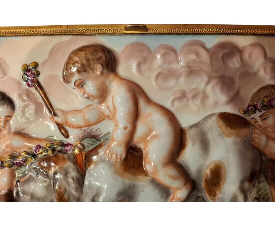 Large Capodimonte porcelain box