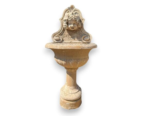 DARS687 - Cement wall fountain, 20th century, dimensions cm L 63 x D 40 x H 125